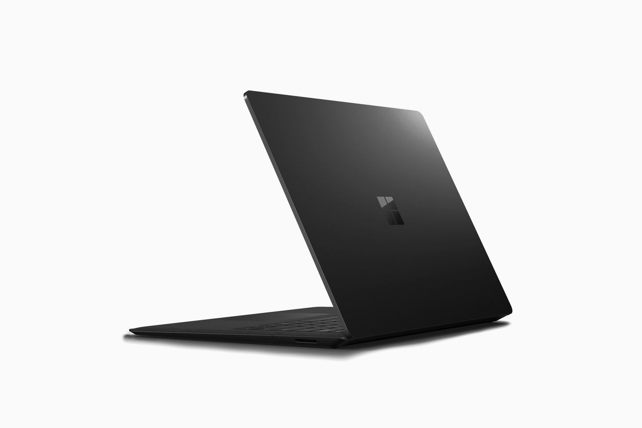 Laptop Surface 2 en maqueta negra