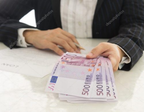 depositphotos_123988482-stock-photo-loans-hand-holding-euro-banknotes (1)